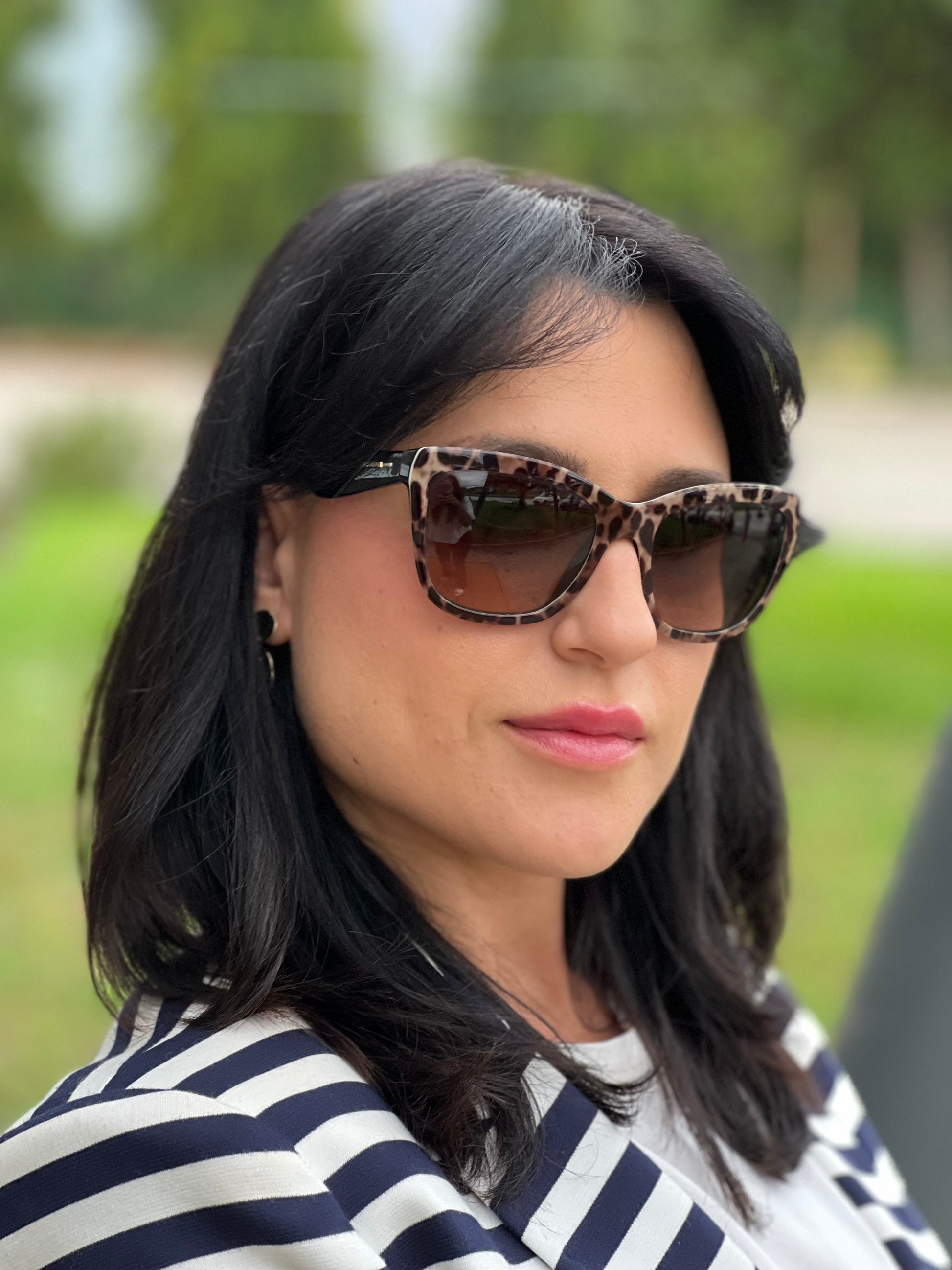 indossata Occhiali da sole Dolce e Gabbana in acetato trama animalier e finiture nere. Completi di sacchetto antipolvere, di lusso, originale, ottime condizoni.