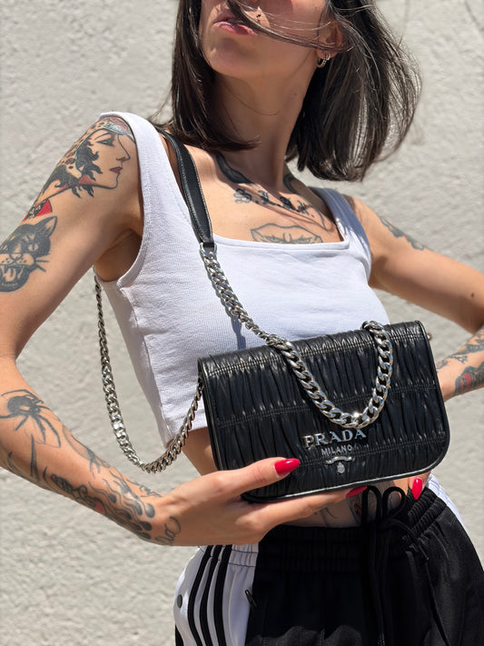 Borsa Prada goffrata