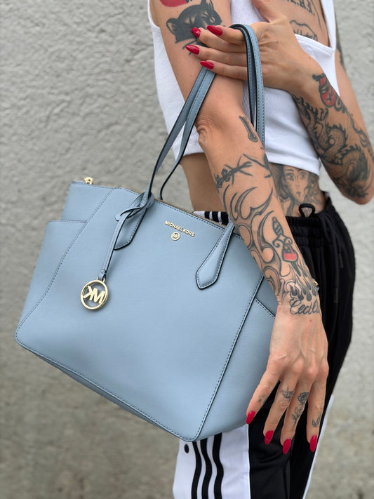 Shopper Marilyn Michael Kors