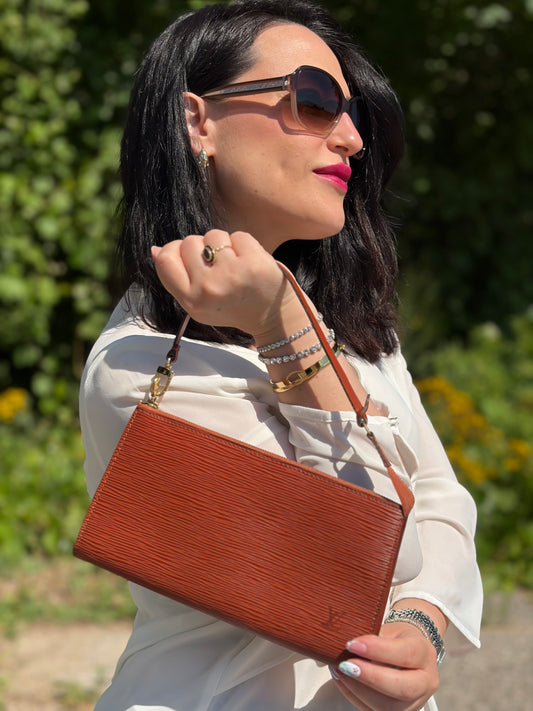 Pochette Epi Louis Vuitton cognac