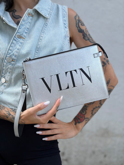 Pochette Valentino Garavani argentata