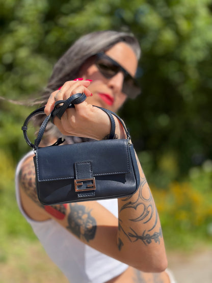 Mini Baguette Fendi blu