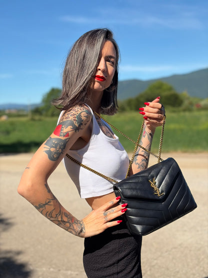 Indossata, Borsa Saint Laurent in pelle di agnello morbida con impunture trapuntate chevron, nera con hardware dorato, può essere portata a spalla o a tracolla, di lusso, originale, ottime condizioni