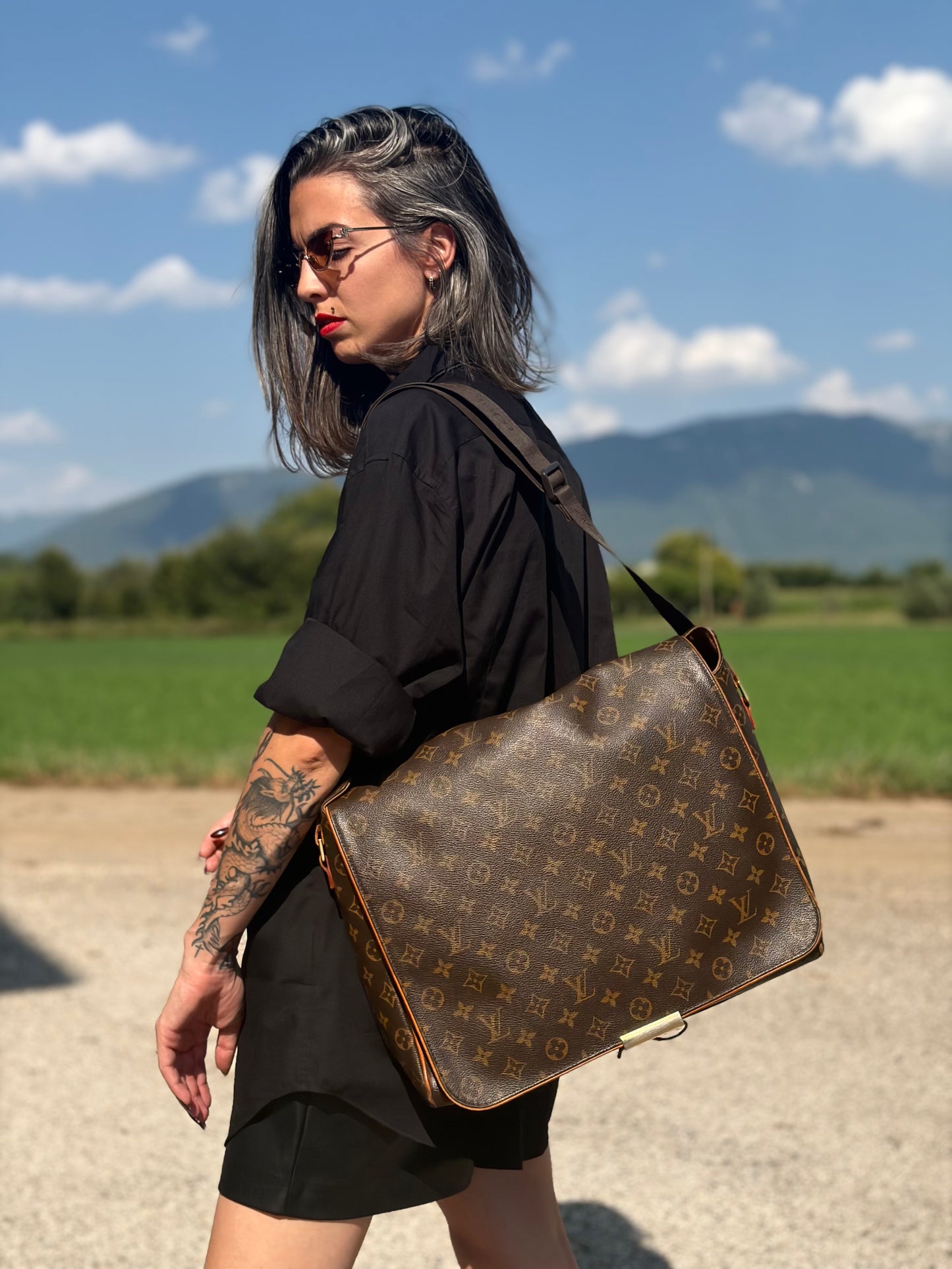 Abbesses Messenger Louis Vuitton