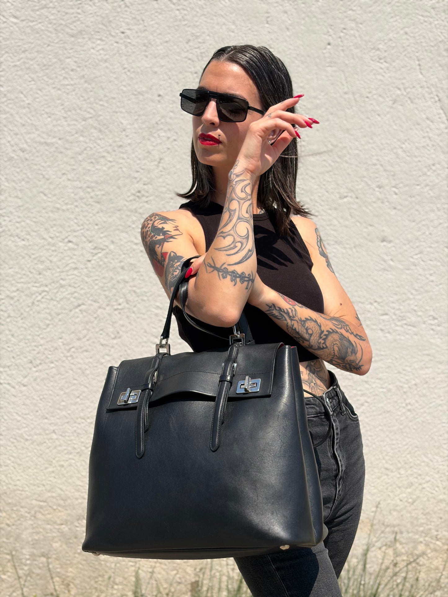 Indossata, Borsa Prada 2Way in pelle nera con hardware argentato, di lusso, originale, ottime condizioni, usat