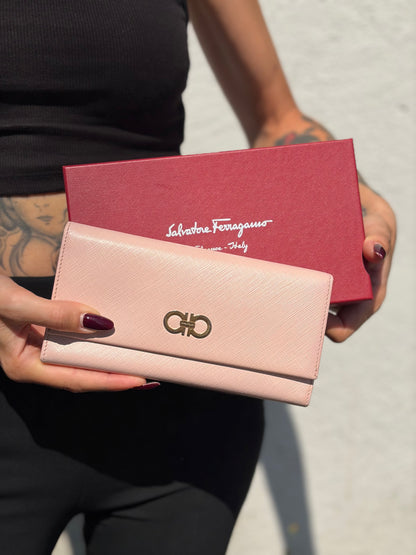 Portafoglio Salvatore Ferragamo Gancini rosa