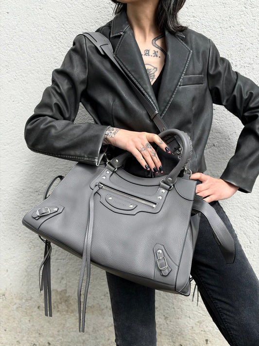 Neo classic city Balenciaga grigia