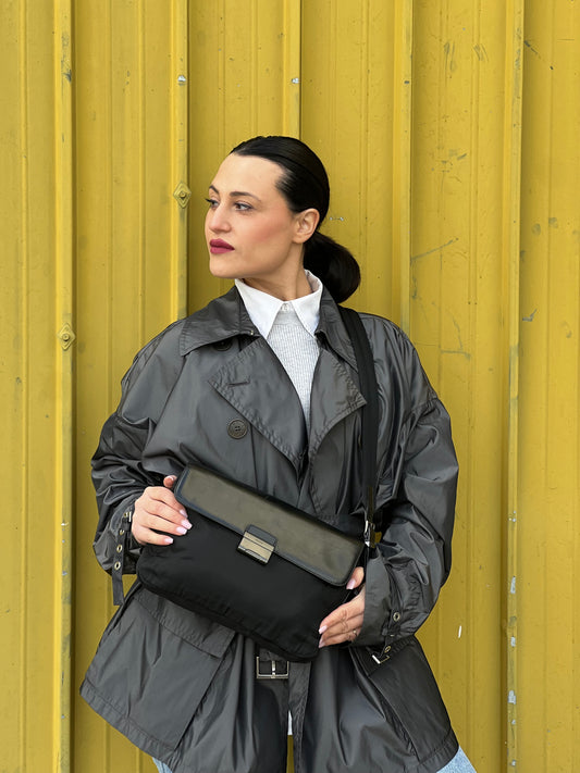 Borsa Prada in tessuto nylon nero