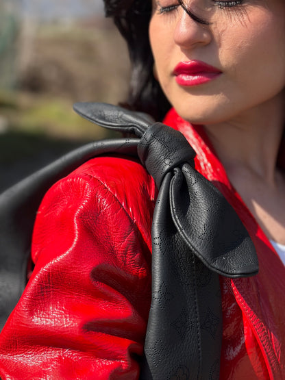 Hobo Louis Vuitton Mahina Why Knot MM nera