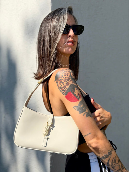 LE 5 À 7 Saint Laurent bianca