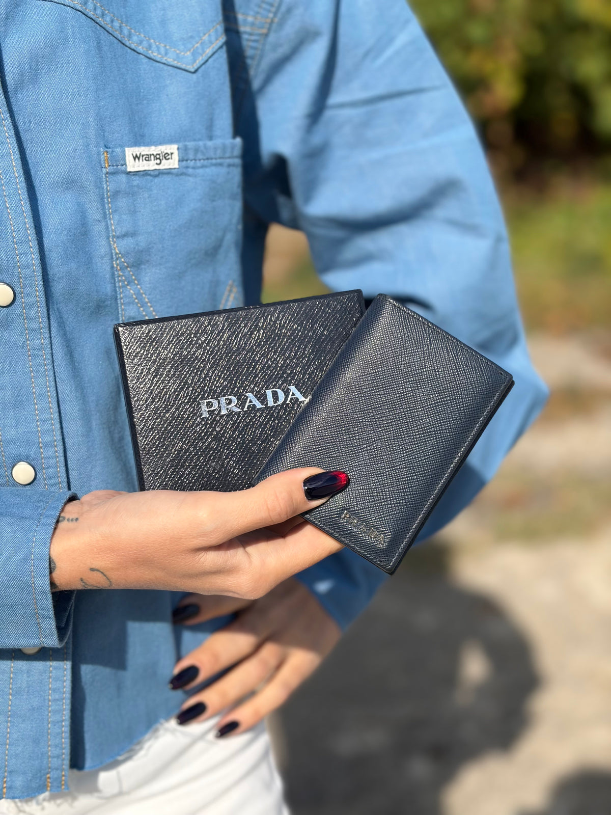 Portacarte Prada baltico in pelle blu