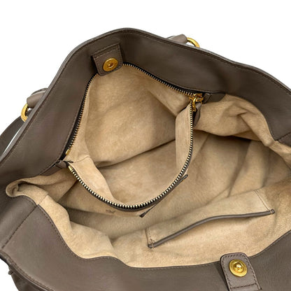 interno borsa Prada in pelle grigia e hardware argentato, di lusso, originale, ottime condizioni, usata 