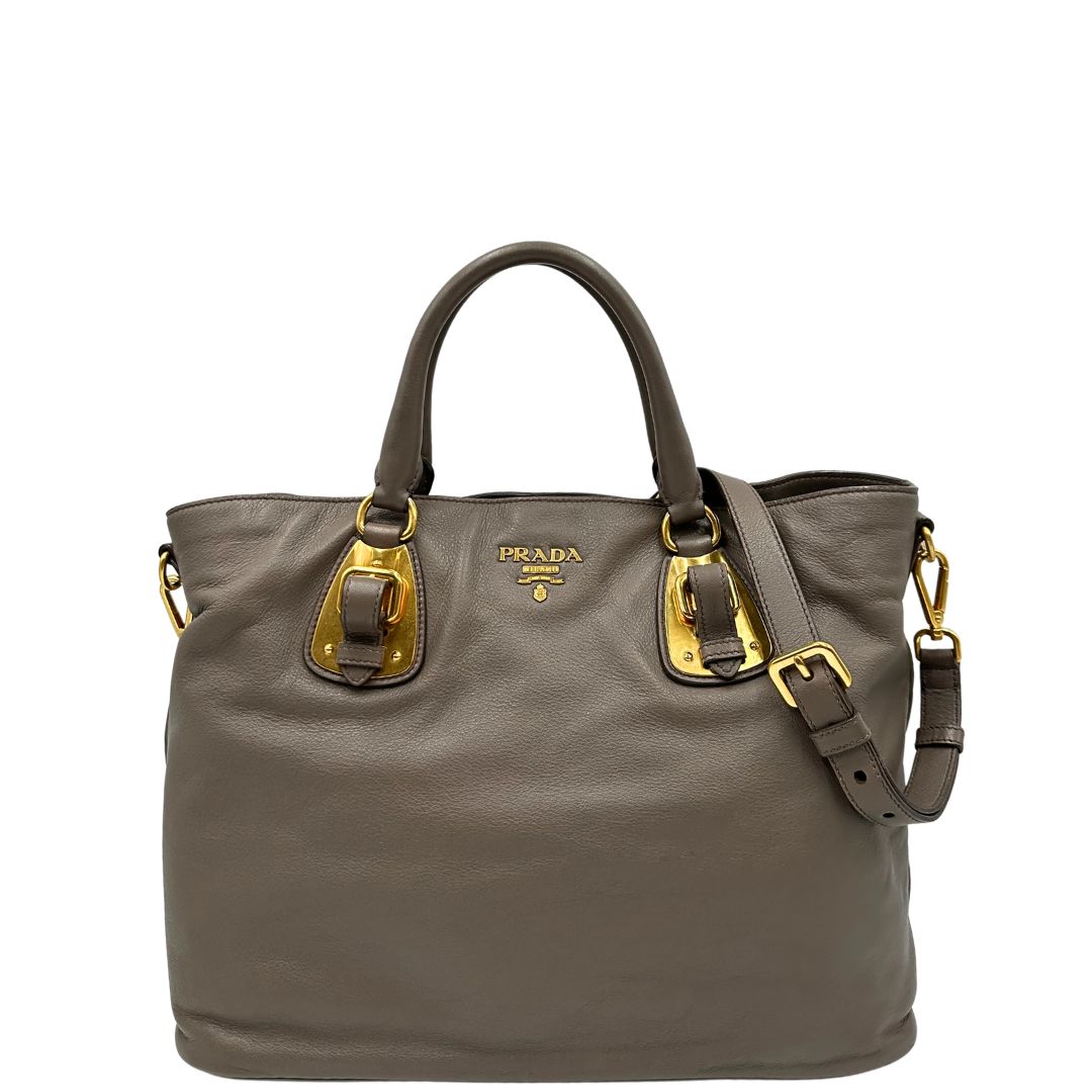 front borsa Prada in pelle grigia e hardware argentato, di lusso, originale, ottime condizioni, usata 