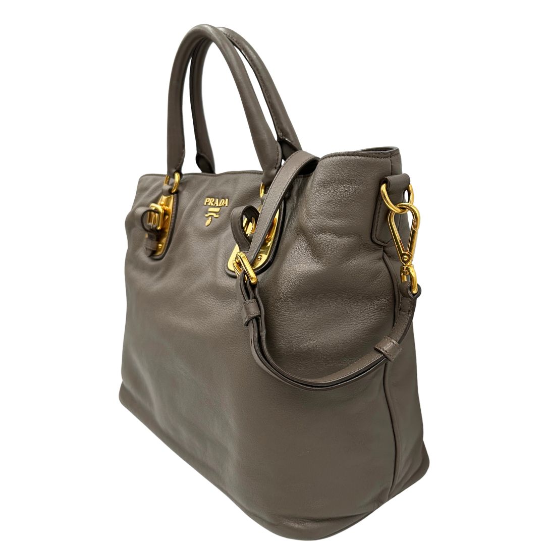 borsa Prada in pelle grigia e hardware argentato, di lusso, originale, ottime condizioni, usata