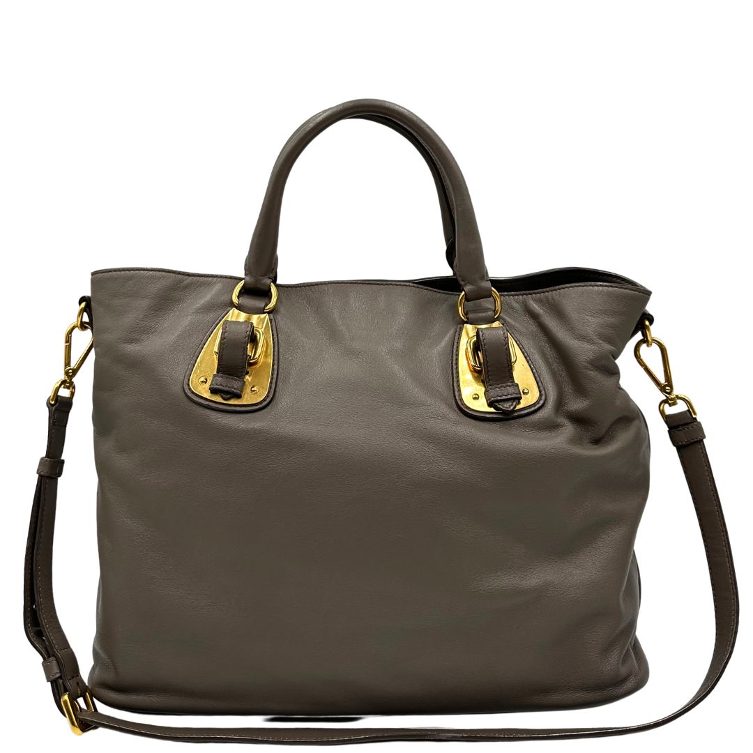 retro borsa Prada in pelle grigia e hardware argentato, di lusso, originale, ottime condizioni, usata