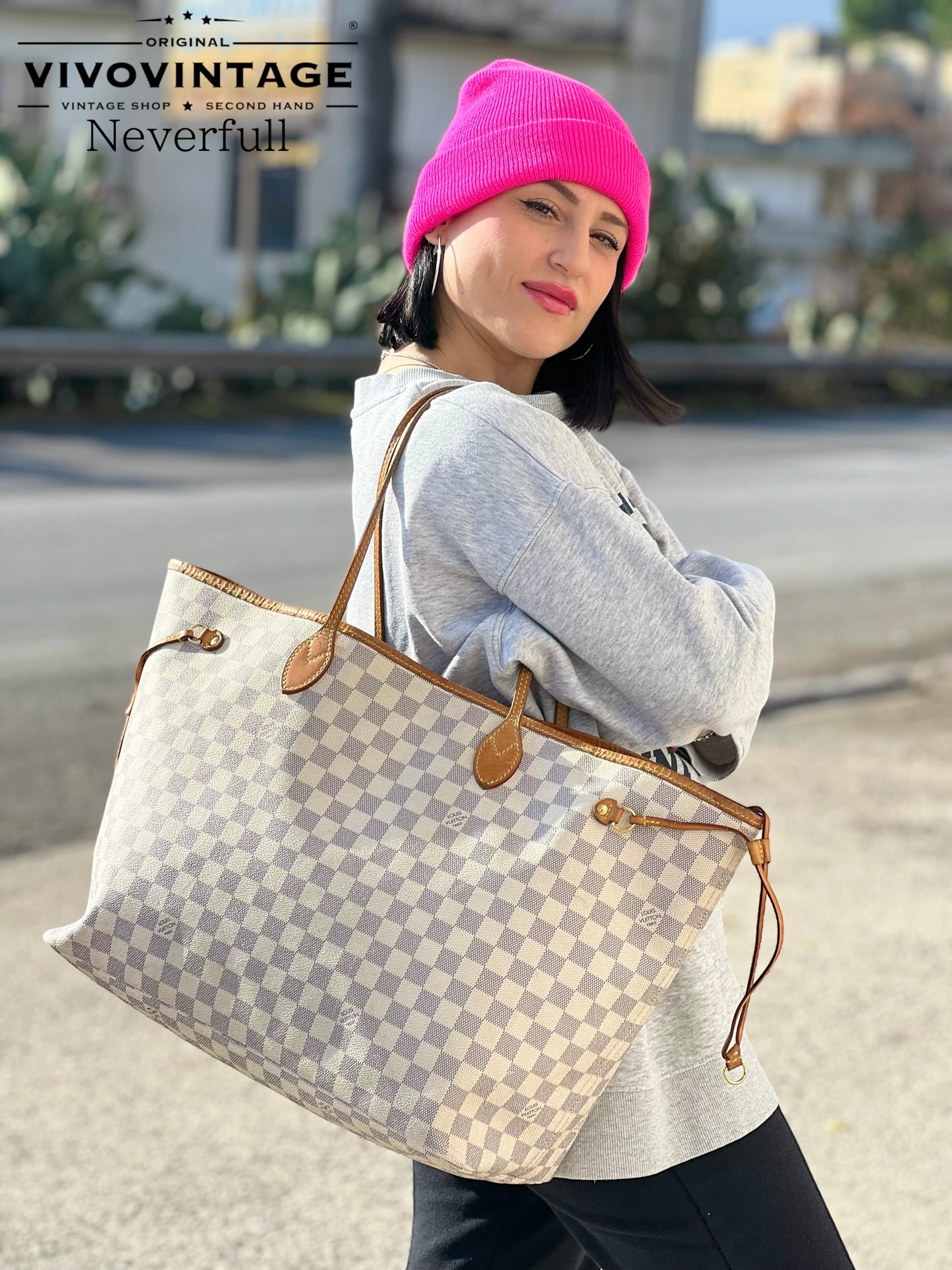 Louis Vuitton Neverfull GM Damier Azur, una borsa spaziosa e versatile in canvas con motivo a scacchi, ideale per ogni occasione.