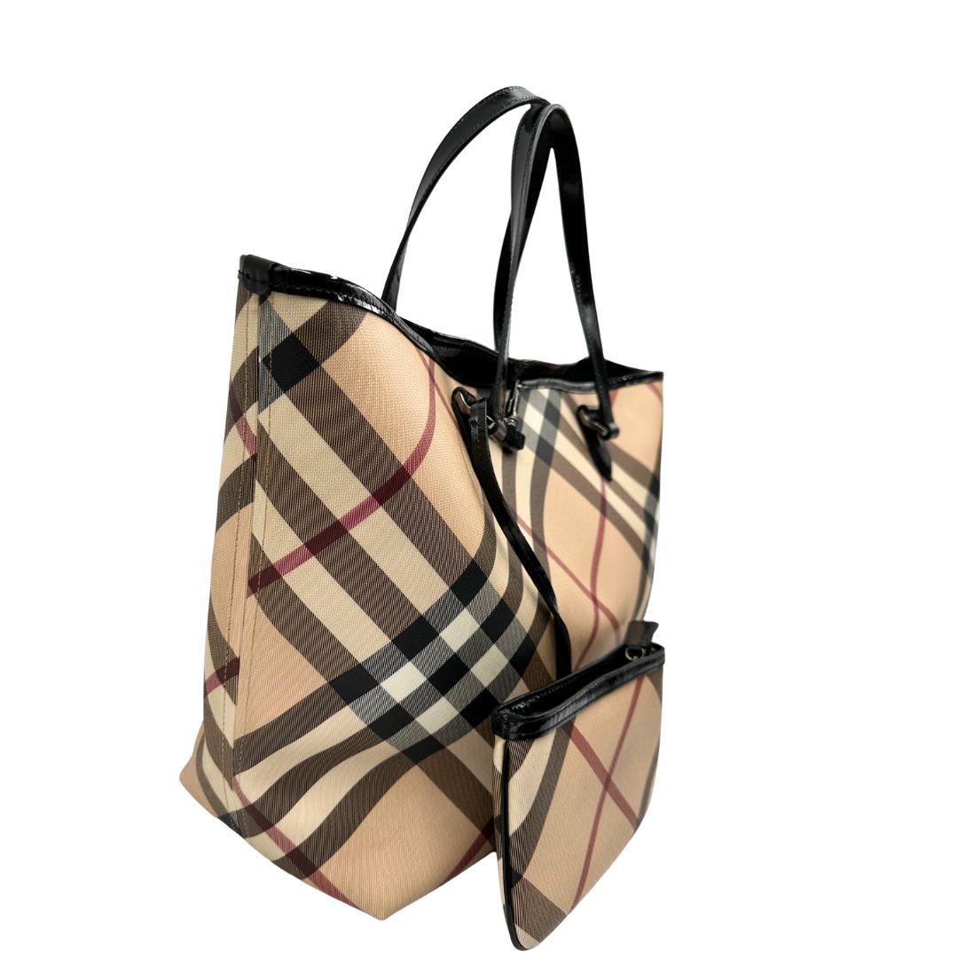Borsa Burberry in canvas tartan e finiture in pelle verniciata nera, di lusso, originale, ottime condizioni.