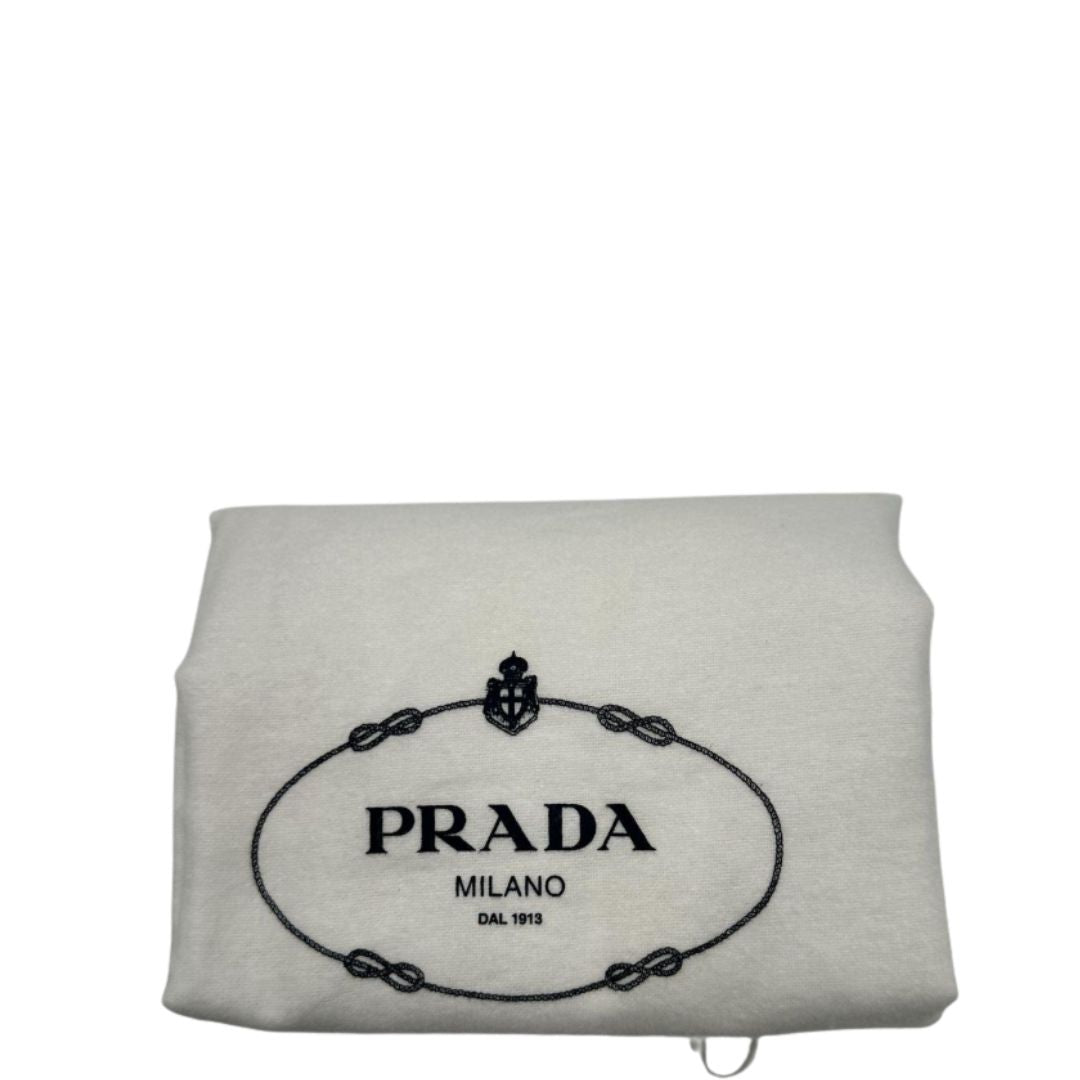 dustbag  zaino Prada in vela verde e finiture in pelle tono su tono, di lusso, ottime condizioni, usato, originale. 
