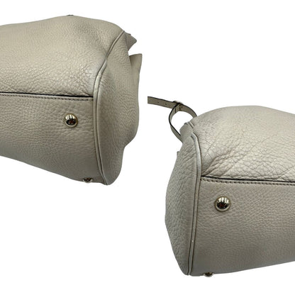angoli Borsa Gucci in pelle bianca con manici bamboo, di lusso, originale, ottime condizioni, usata. 