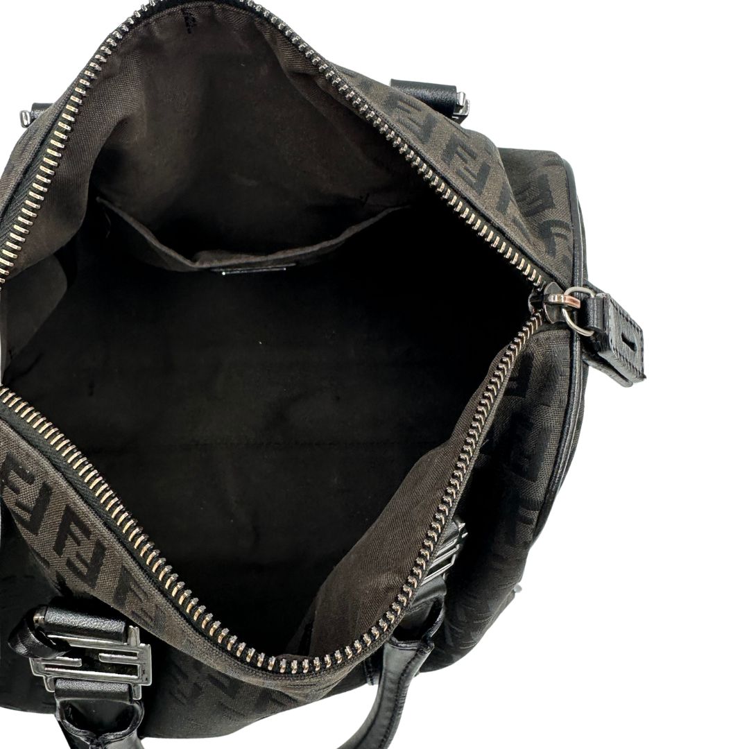 interno  Bauletto Fendi nero trama Zucchino, da portare a mano, di lusso, originale, ottime condizioni, usata 