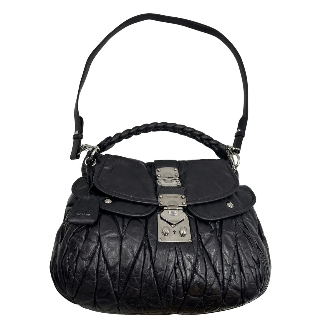 borsa Miu Miu realizzata in pelle color viola melanzana con lavorazione matelassé, caratterizzata da morbide arricciature, di lusso, originale, ottime condizioni, usata