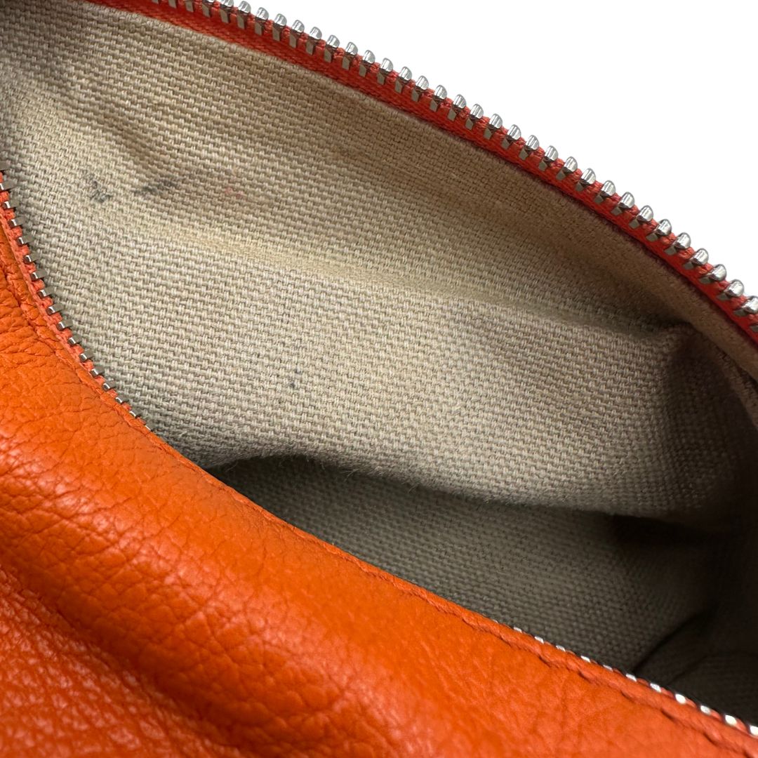 interno della Pochette Givenchy in pelle arancione 