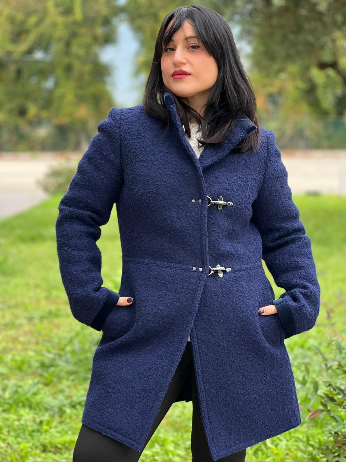 Cappotto Fay blu con inserti metallici effetto renio, in 54% lana vergine, 37% mohair e 3% poliammide, di lusso, originale, ottime condizioni.