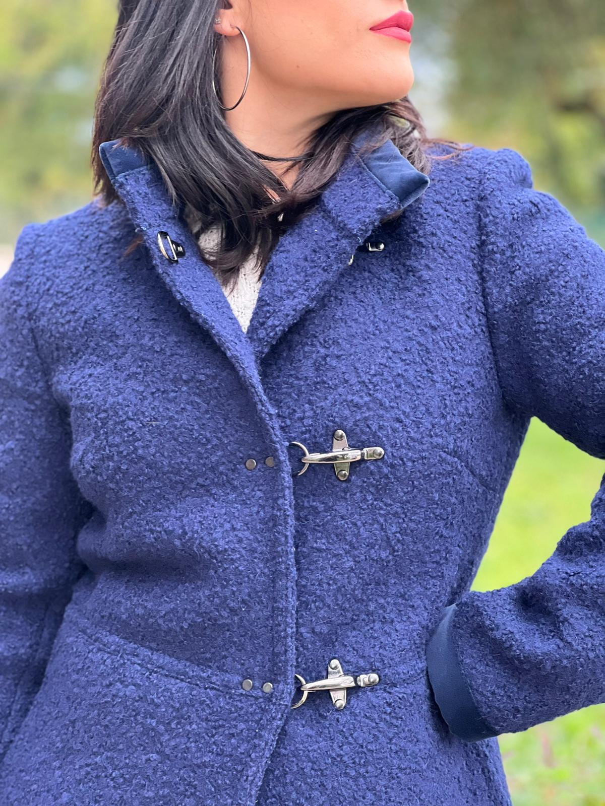Cappotto Fay blu con inserti metallici effetto renio, in 54% lana vergine, 37% mohair e 3% poliammide, di lusso, originale, ottime condizioni.