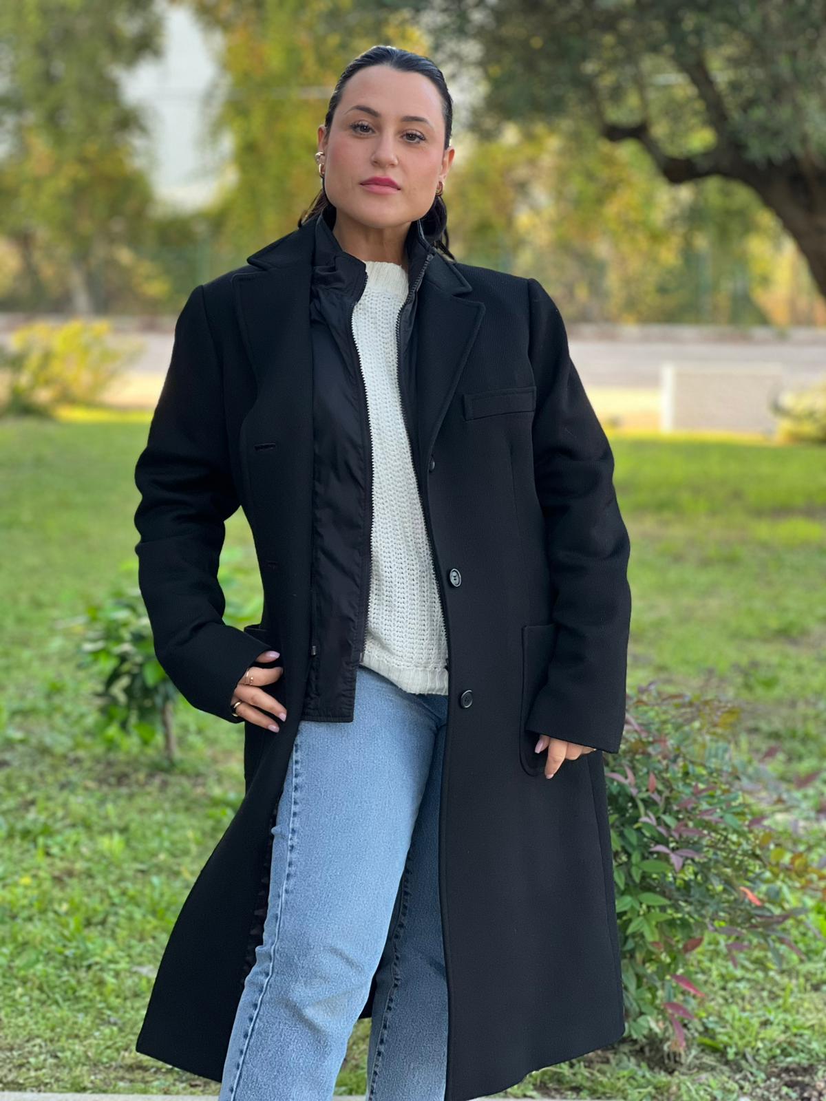  Cappotto Fay nero in 60% acetato e 40% viscosa, munito di un gilet interno in 100% poliammide. Completo di custodia, di lusso, originale, ottime condizioni.