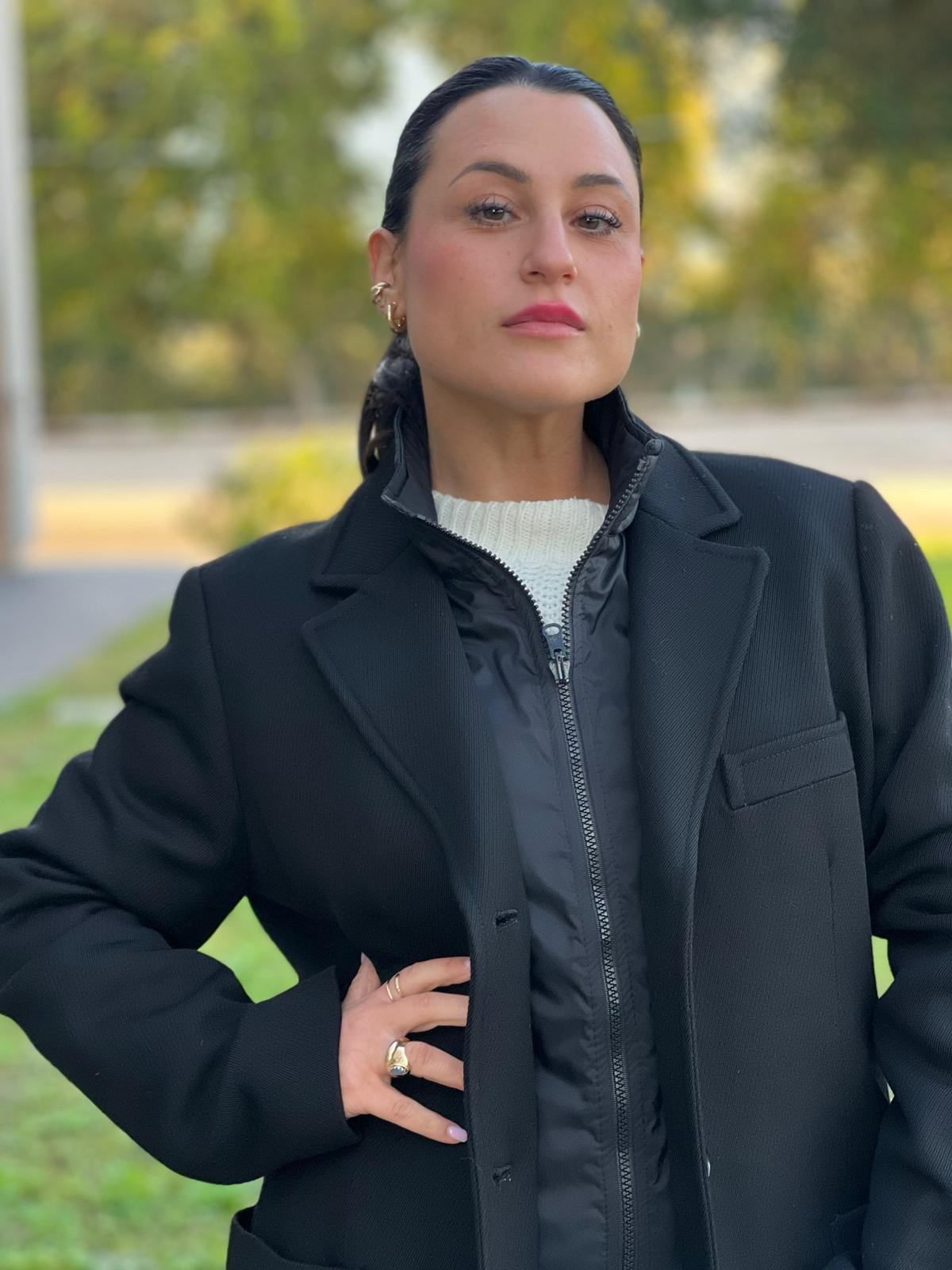  Cappotto Fay nero in 60% acetato e 40% viscosa, munito di un gilet interno in 100% poliammide. Completo di custodia, di lusso, originale, ottime condizioni.