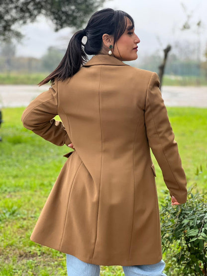 Cappotto MAX&Co. in 54% poliestere, 44% lana vergine e 2% elastan color cammello, di lusso, originale, ottime condizioni.