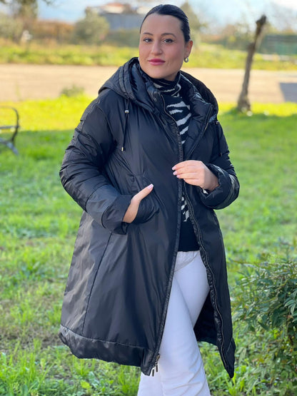 Piumino The Cube Max Mara in 57% poliammide e 43% poliestere nero con dettagli metallici argentati, di lusso, originale, ottime condizioni, usata.