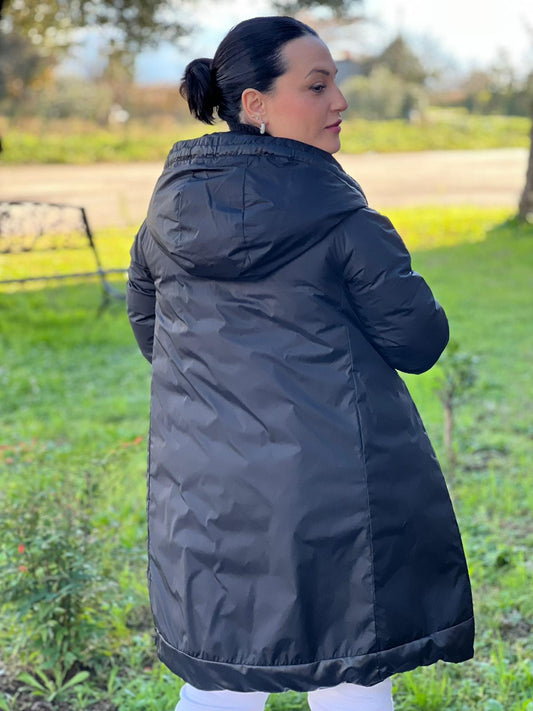 Piumino The Cube Max Mara in 57% poliammide e 43% poliestere nero con dettagli metallici argentati, di lusso, originale, ottime condizioni, usata.