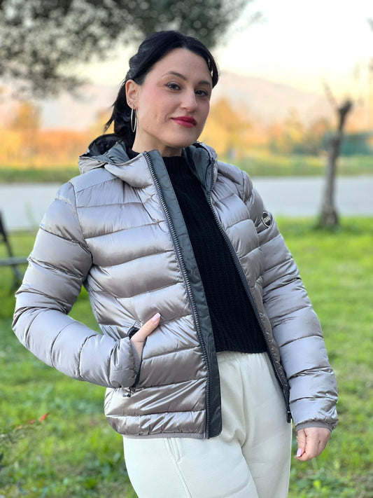 front  Piumino Colmar in 59% poliestere e 41% poliammide color champagne, di lusso, originale, ottime condizoni. 