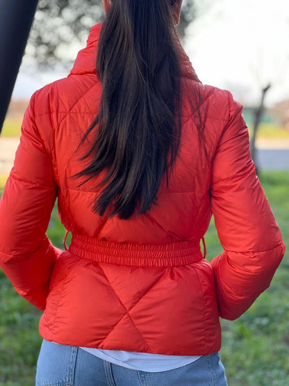 Piumino Fay arancione in 100% poliammide munito di cintura in vita; parti metalliche dorate, di lusso, originale, ottime condizioni.