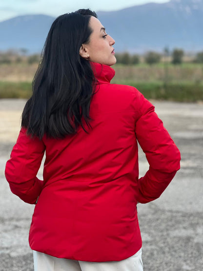 Giacca Woolrich in 100 % poliestere rosso con finiture nere, di lusso, originale, ottime condizioni.