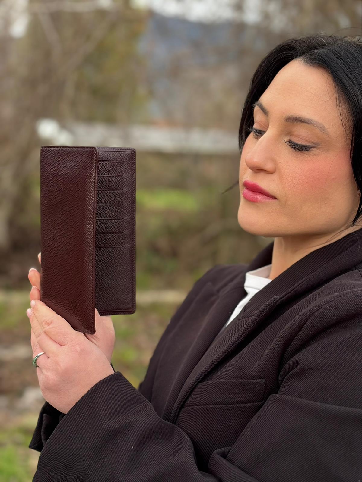 Long Wallet Taiga Louis Vuitton