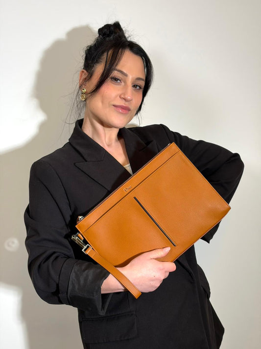 front Dior pochette in pelle martellata color cognac, di lusso, originale, eccellenti condizioni,  usata 
