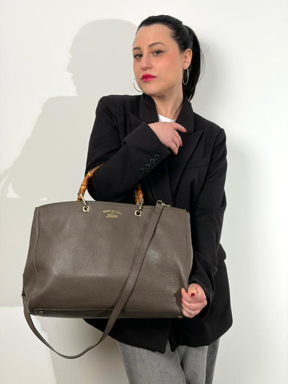 indoss. Borsa Gucci bamboo color fango con doppi manici bamboo, di lusso, originale, ottime condizioni, usata, originale.