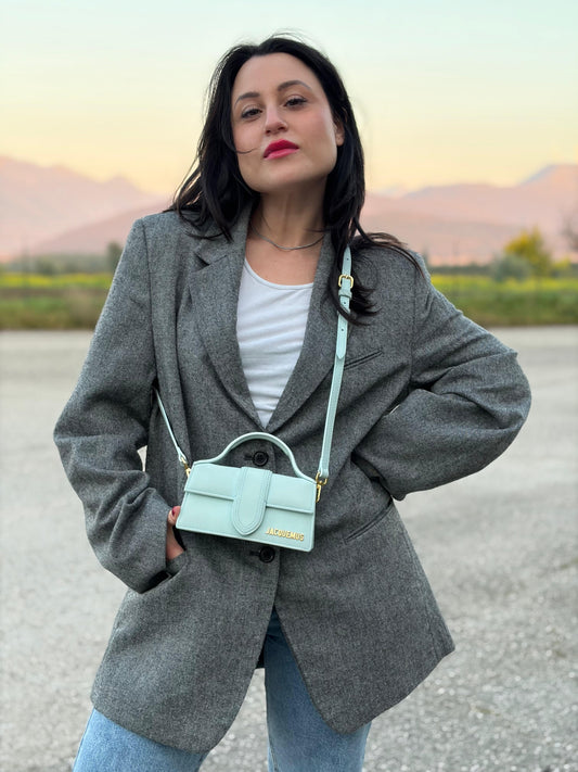 indossata  Borsa Jacquemus nella versione Le Bambino, di lusso, originale, ottime condizioni, usata. 