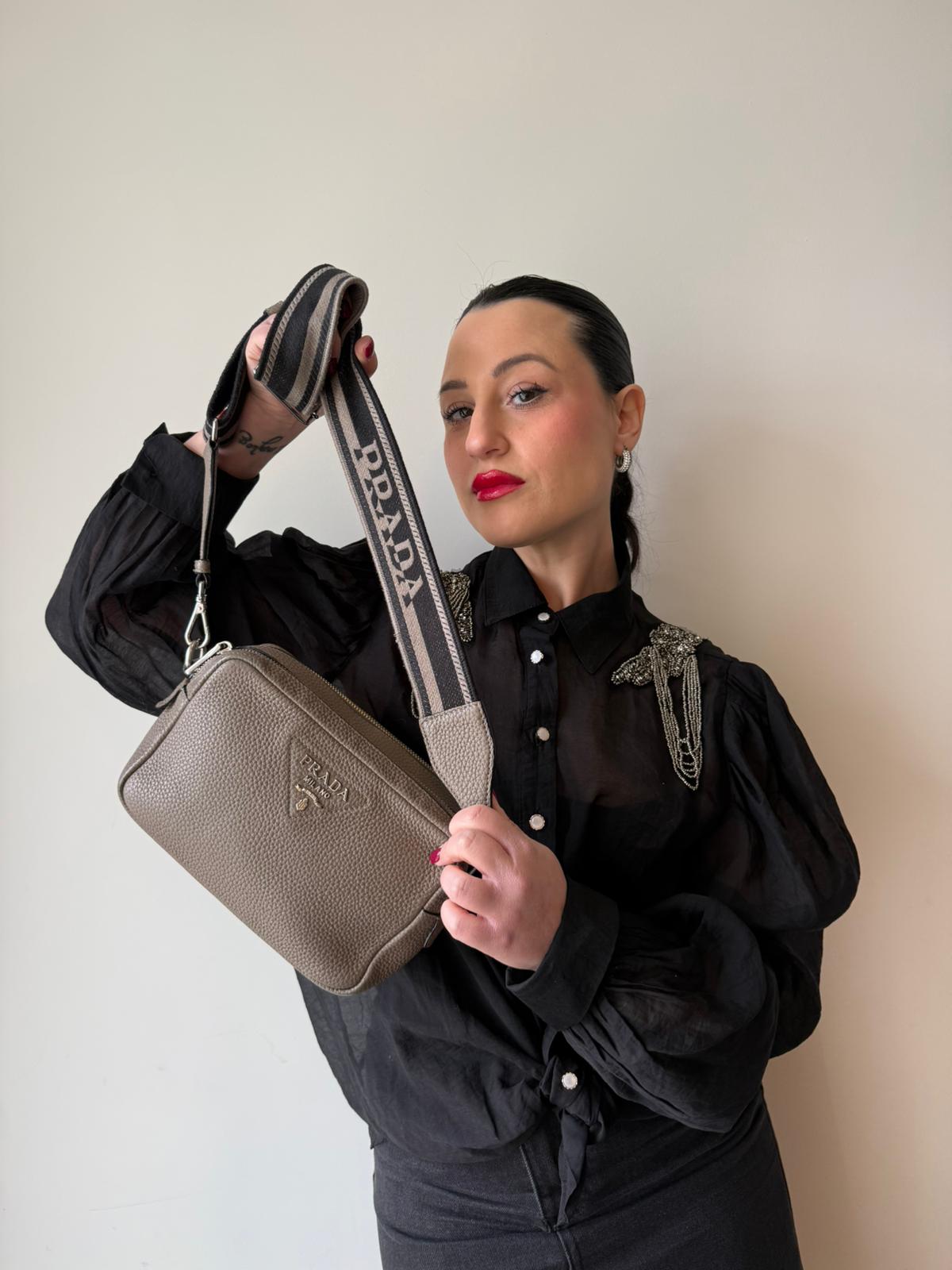 Borsa a tracolla Prada tortora