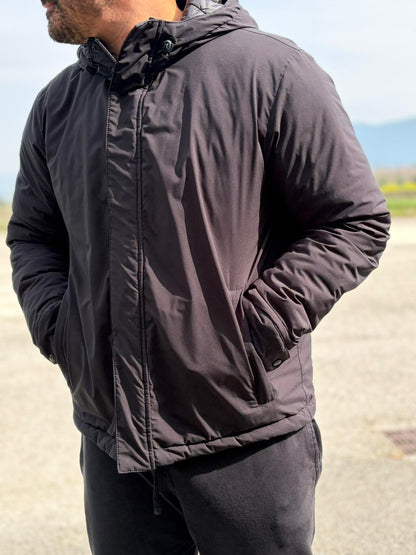 Giubbino nero Fay in 100% poliestere, munito di cappuccio, di lusso, originale, eccellenti condizioni, usato.
