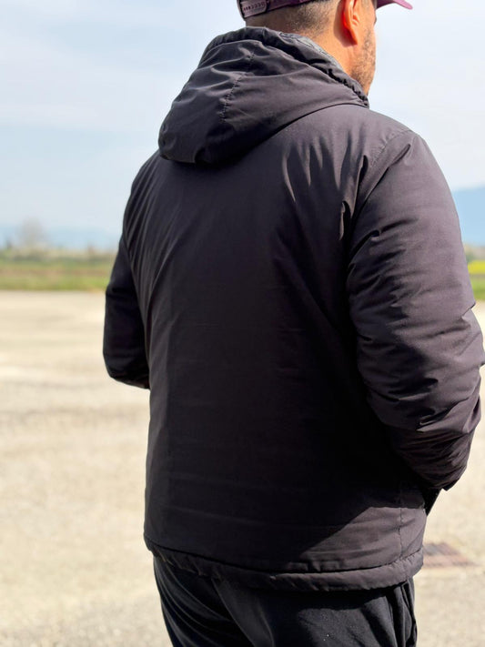 Giubbino nero Fay in 100% poliestere, munito di cappuccio, di lusso, originale, eccellenti condizioni, usato.