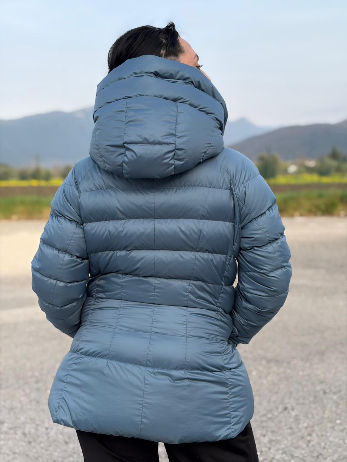  Piumino Peuterey trapuntato in 100% poliestere, di lusso, originale, ottime condizioni, usata.