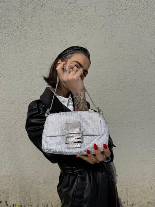 Baguette Fendi argentata