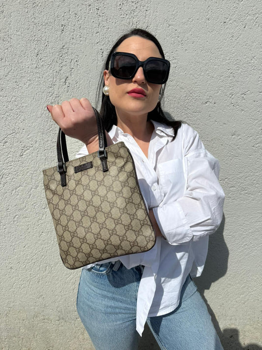 Indossata, Borsa Gucci GG in canvas beige e dettagli in pelle marroni testa di moro, indossabile a mano. Originale, usata, di lusso, in ottime condizioni.