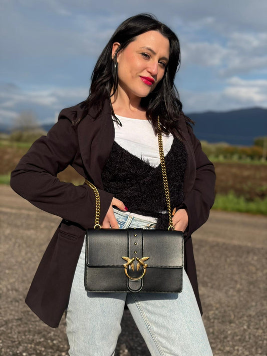 indossata Borsa Pinko in pelle nera e hardware dorato, di lusso, originale, ottime condizioni, usata. 