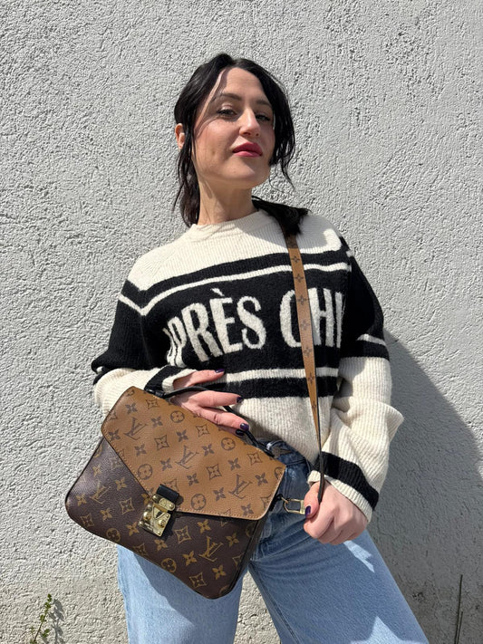 Indossata, Borsa LV Métis in canvas marrone monogram reverse con parti metalliche dorate; Indossabile a mano oppure a tracolla. Originale, usata, di lusso, in ottime condizioni.