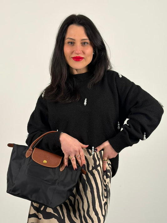 Indossata, Borsa Longchamp richiudibile in tessuto nylon nero con finiture in pelle nocciola. Parti metalliche dorate. Originale, usata, di lusso, in condizioni eccellenti.