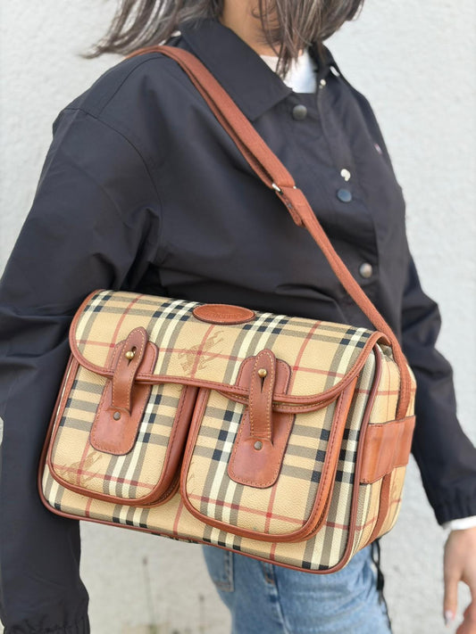 Indossata, Cartella Burberry in canvas trama tartan con finiture in pelle marroni. Originale, usata, di lusso, in ottime condizioni.